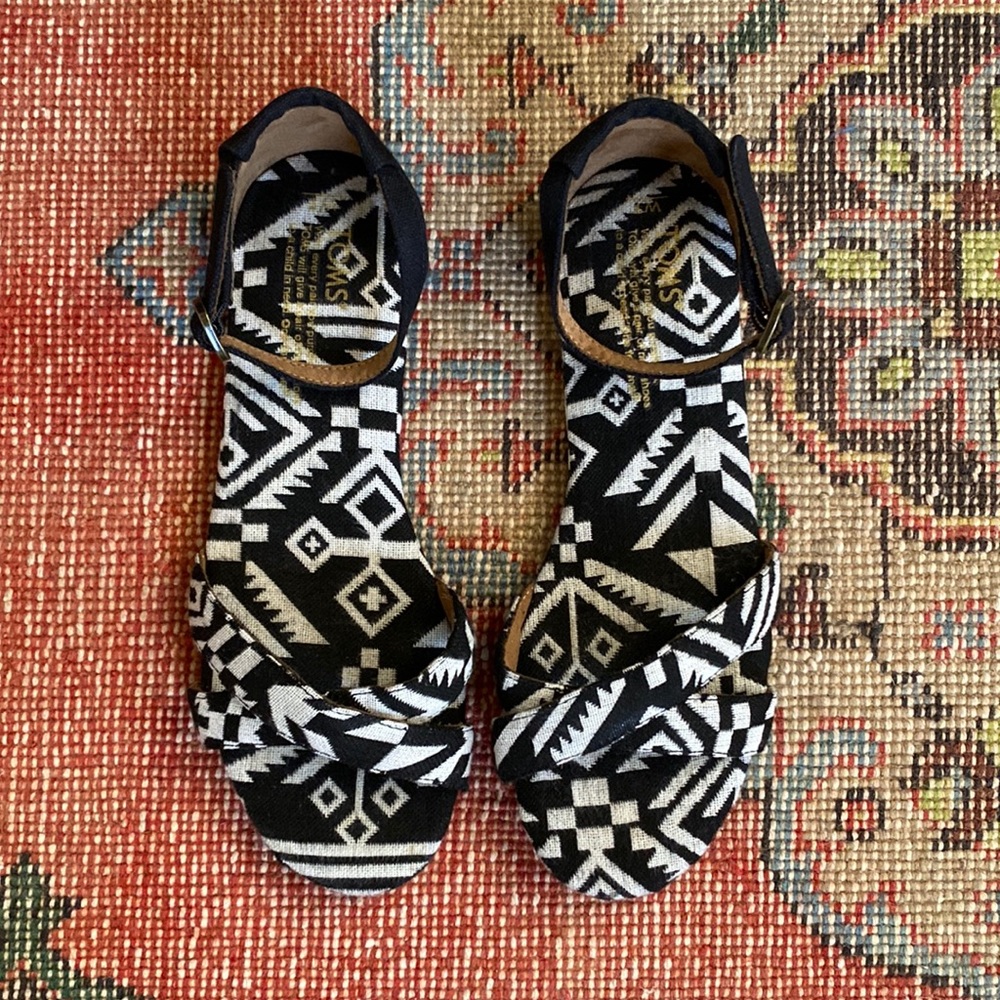 toms Aztec black and white strappy sandals!